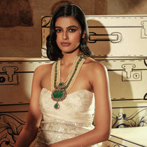 The-Vintage-Voyage-Royal-Vintage-Pearl-Necklace-with-179-carat-Natural-Emerald-1